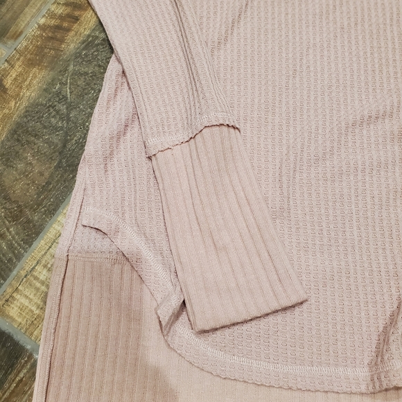 Blush Pink Top-NWT - Picture 2 of 5